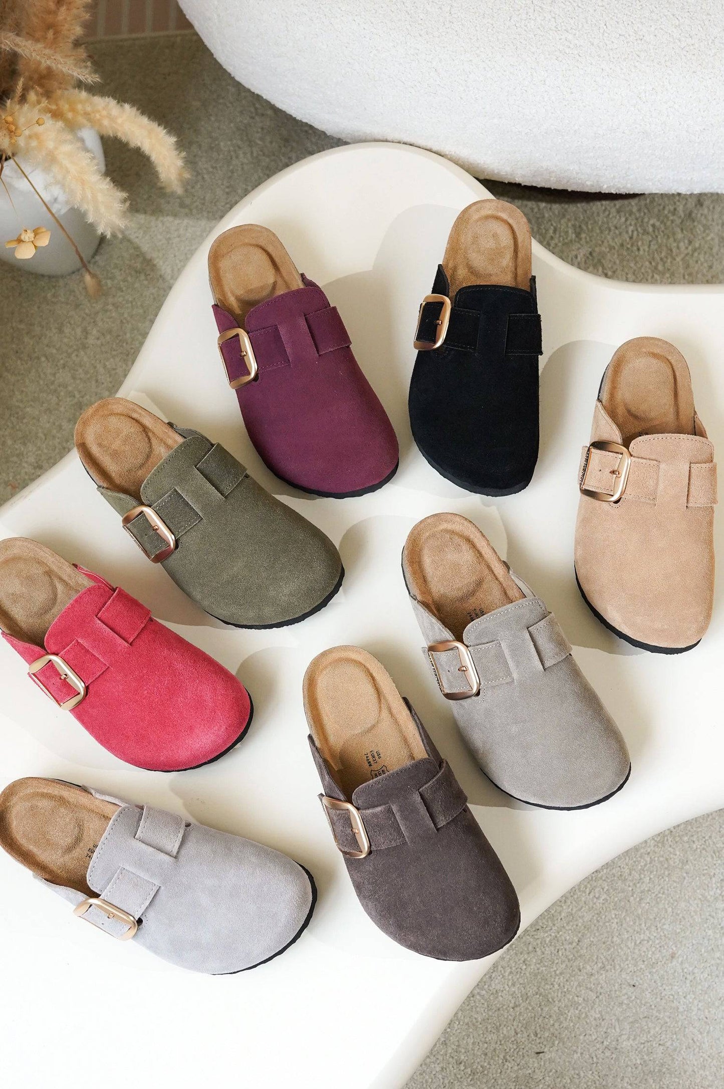 أحذية نسائية | قباقيب جلدية أصلية | إسفنج ميموري فوم | خفيفة الوزن | مانعة للانزلاق - مانشستر