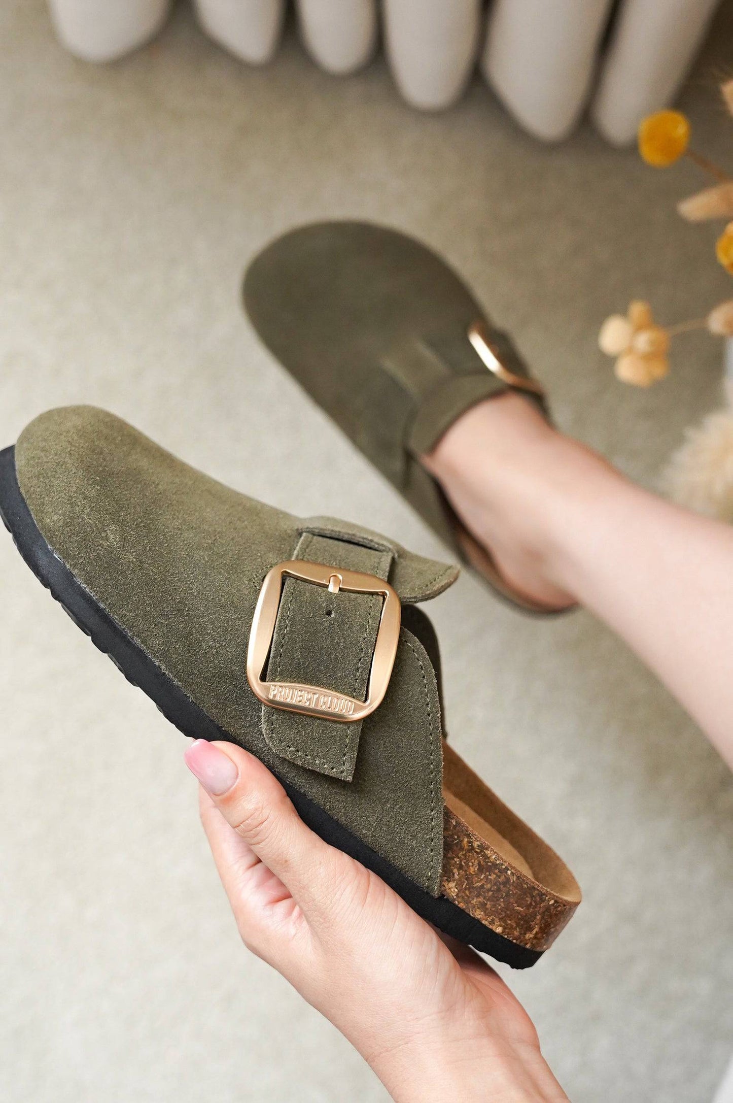 أحذية نسائية | قباقيب جلدية أصلية | إسفنج ميموري فوم | خفيفة الوزن | مانعة للانزلاق - مانشستر