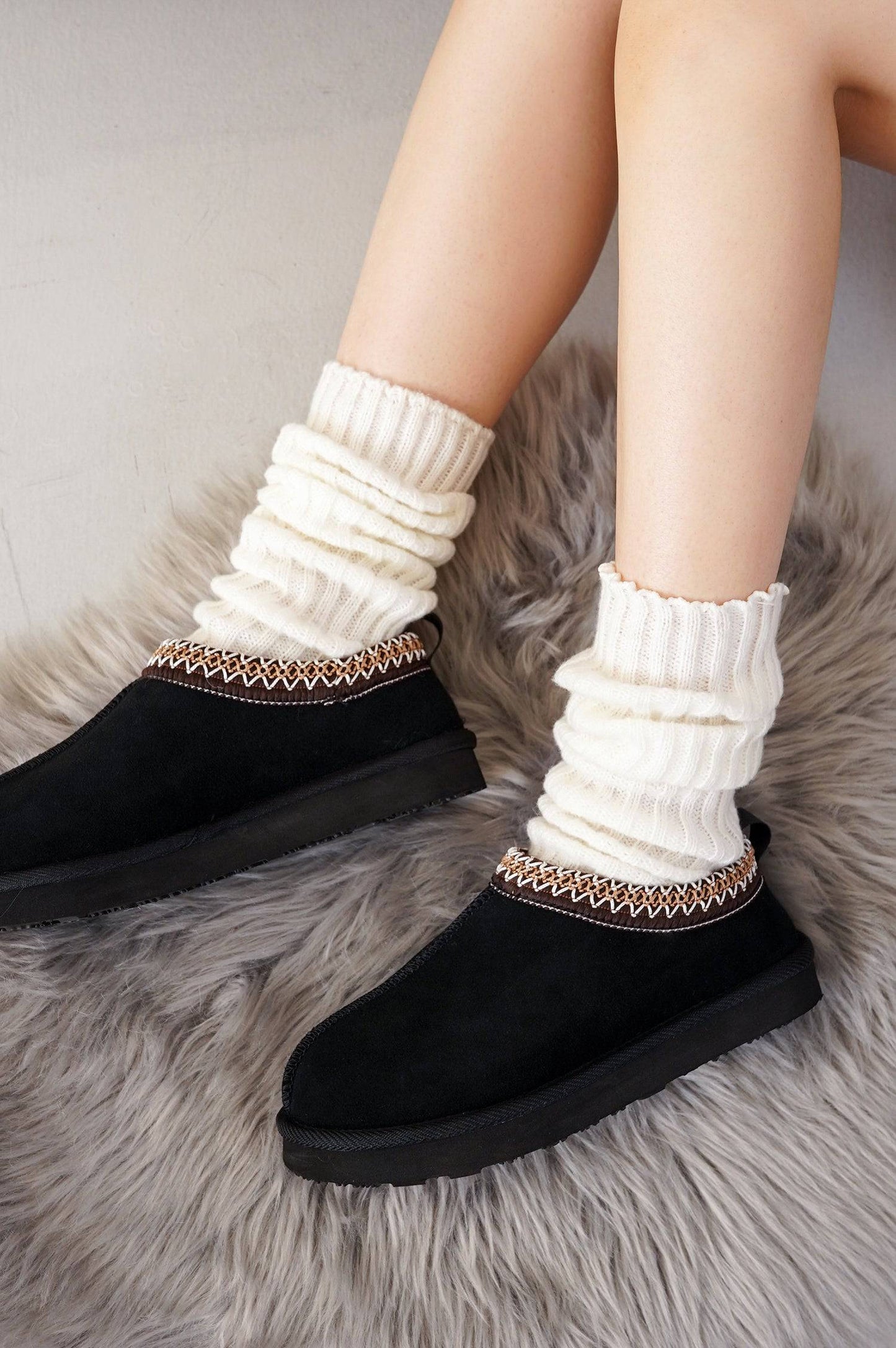 شباشب نسائية | مصنوعة من جلد الغنم الأسترالي الأصلي | مزودة بنعل من إسفنج الذاكرة | مانعة للانزلاق - نيريتا 