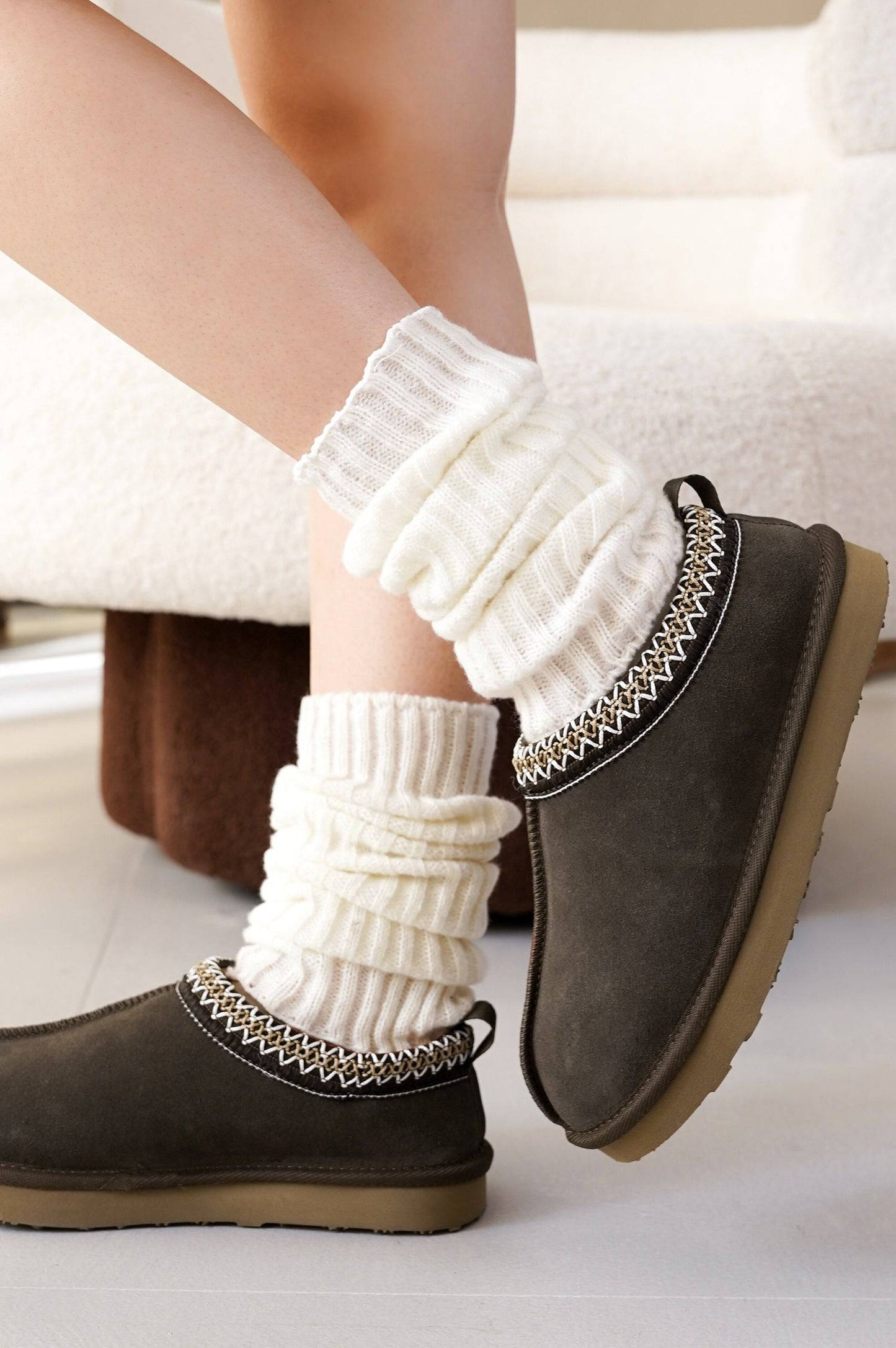 شباشب نسائية | مصنوعة من جلد الغنم الأسترالي الأصلي | مزودة بنعل من إسفنج الذاكرة | مانعة للانزلاق - نيريتا 