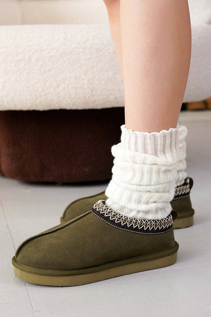 شباشب نسائية | مصنوعة من جلد الغنم الأسترالي الأصلي | مزودة بنعل من إسفنج الذاكرة | مانعة للانزلاق - نيريتا 