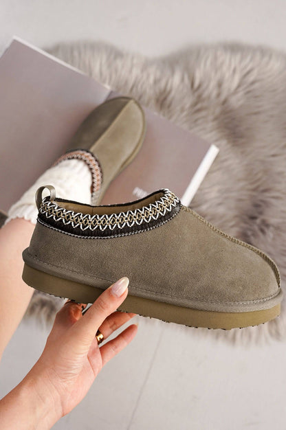 شباشب نسائية | مصنوعة من جلد الغنم الأسترالي الأصلي | مزودة بنعل من إسفنج الذاكرة | مانعة للانزلاق - نيريتا 